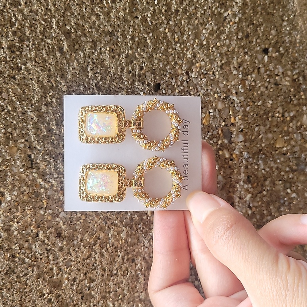 Iridescent Pearl Gold Earrings